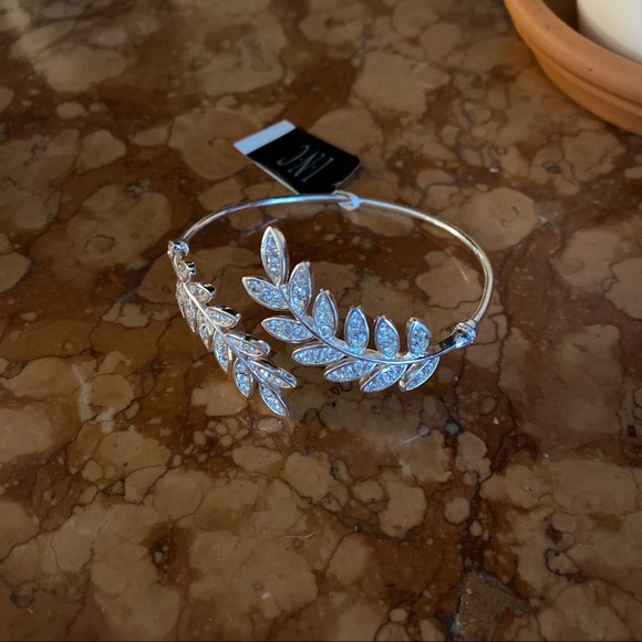 NEW Leaf Bangle - Picture 2 of 4